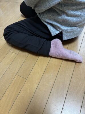 割り座による股関節への負担