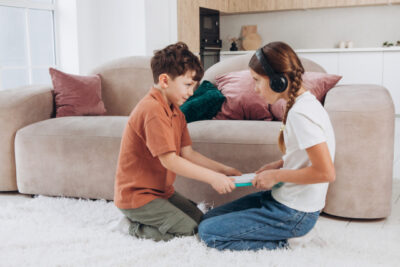 姿勢が悪い子供たち