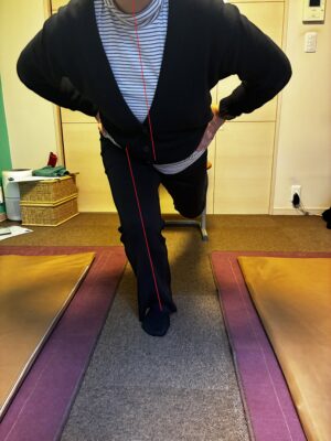 ブルガリアンスクワットを行う女性